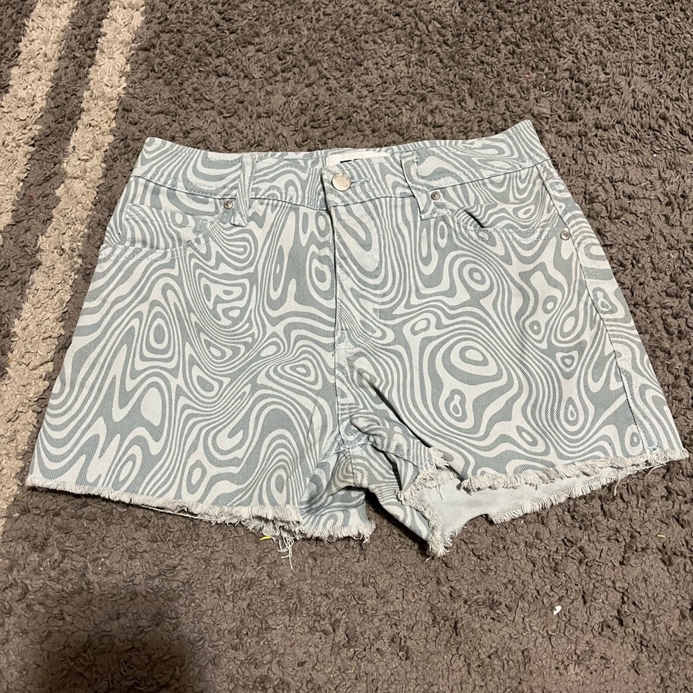 Tillys size 25, white and blue swirly shorts